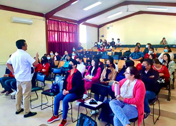 Dialogo circular entre alumnos, padres de familia, docentes administrativos y personal de apoyo.